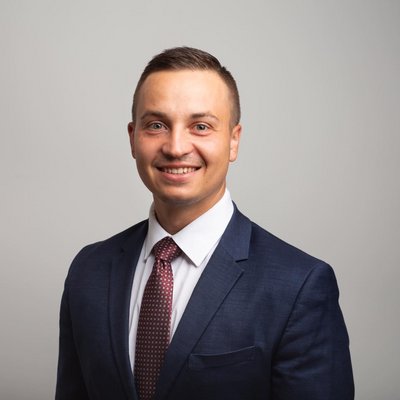 Portrét mladého muža v saku