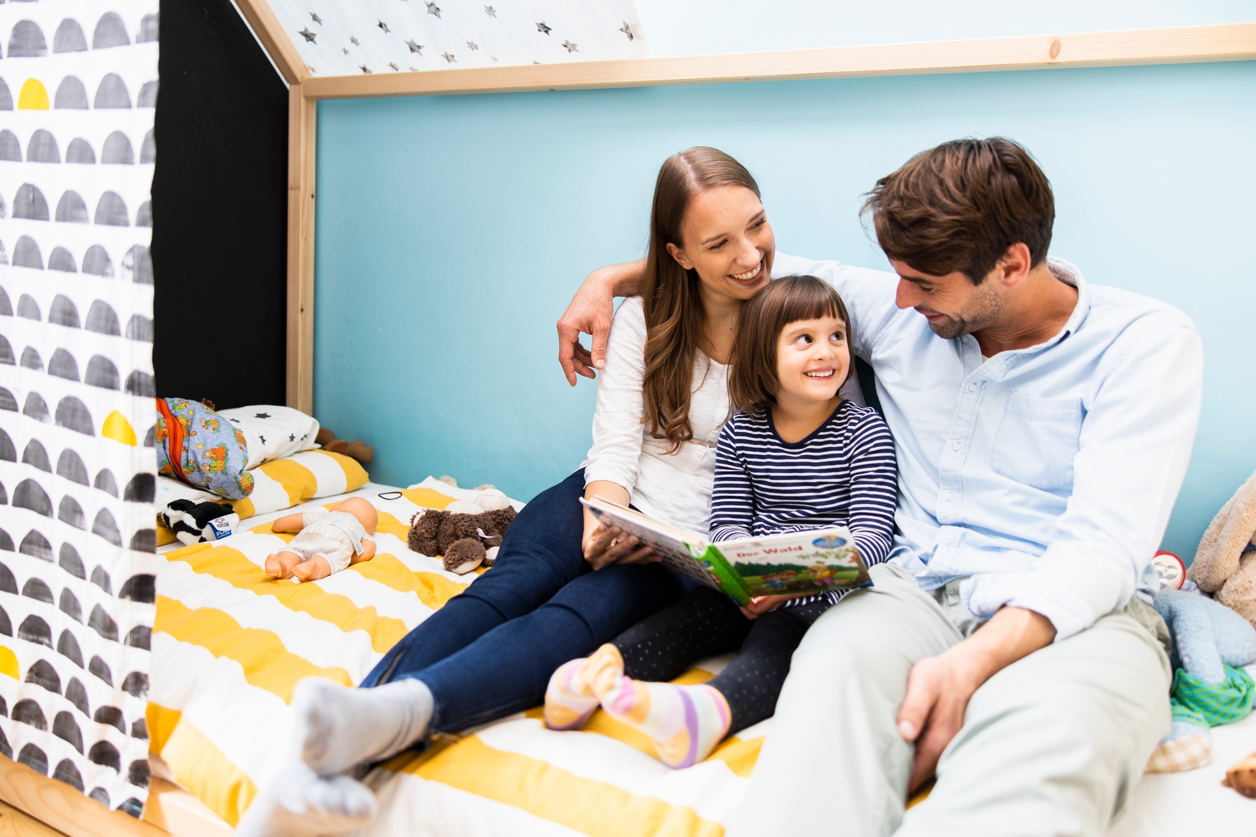 mlada rodina s dietatom