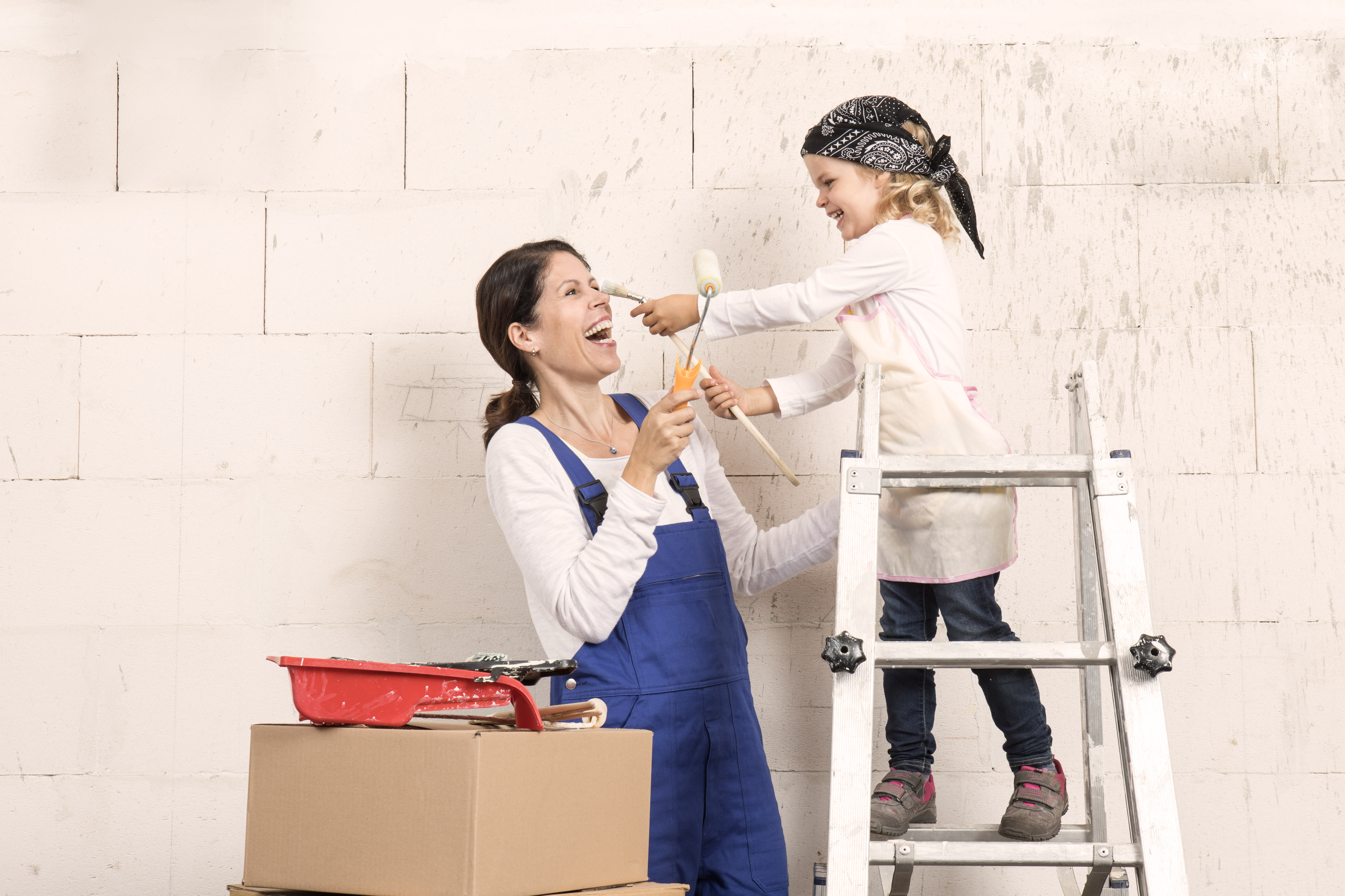 nadej na vlastne byvanie netreba stratit rodinna zabava pri malovani bytu